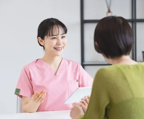 女性スタッフ