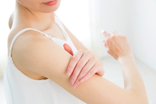 腕のぶつぶつ毛穴の原因とは？目立たなくする3つの方法を紹介！