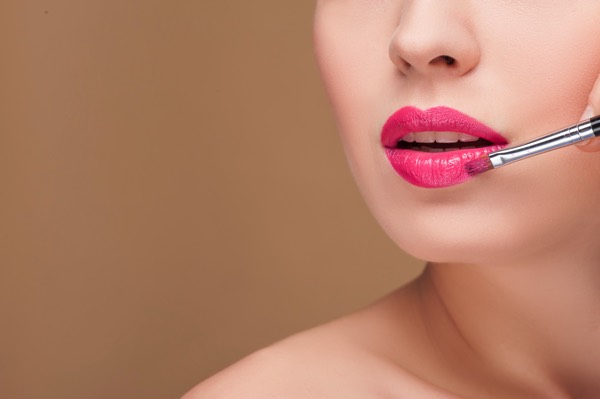 唇にヒアルロン酸注入したらキスでバレる？適切な注入量も説明！